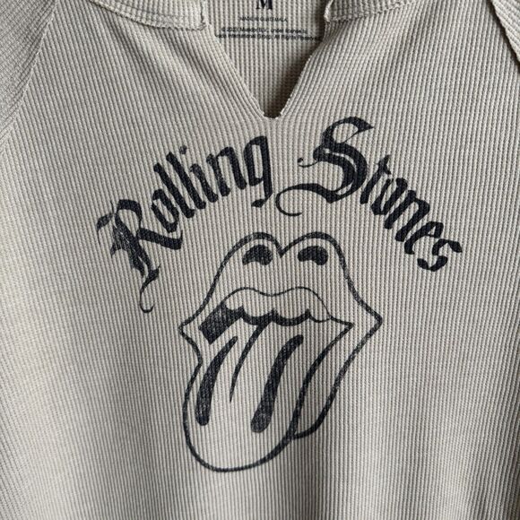 Lucky Brand Rolling Stones Top Womens Medium Brown Waffle Thermal Tongue Graphic - Picture 7 of 14